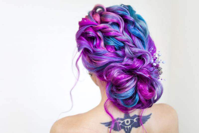 4 Secrets to Maintaining Brightly-Colored Hair