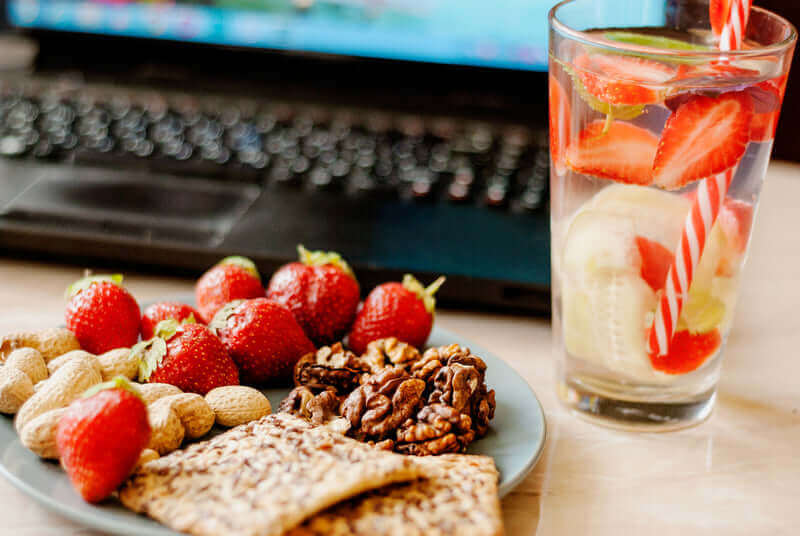 How to Snack Healthier Throughout the Day