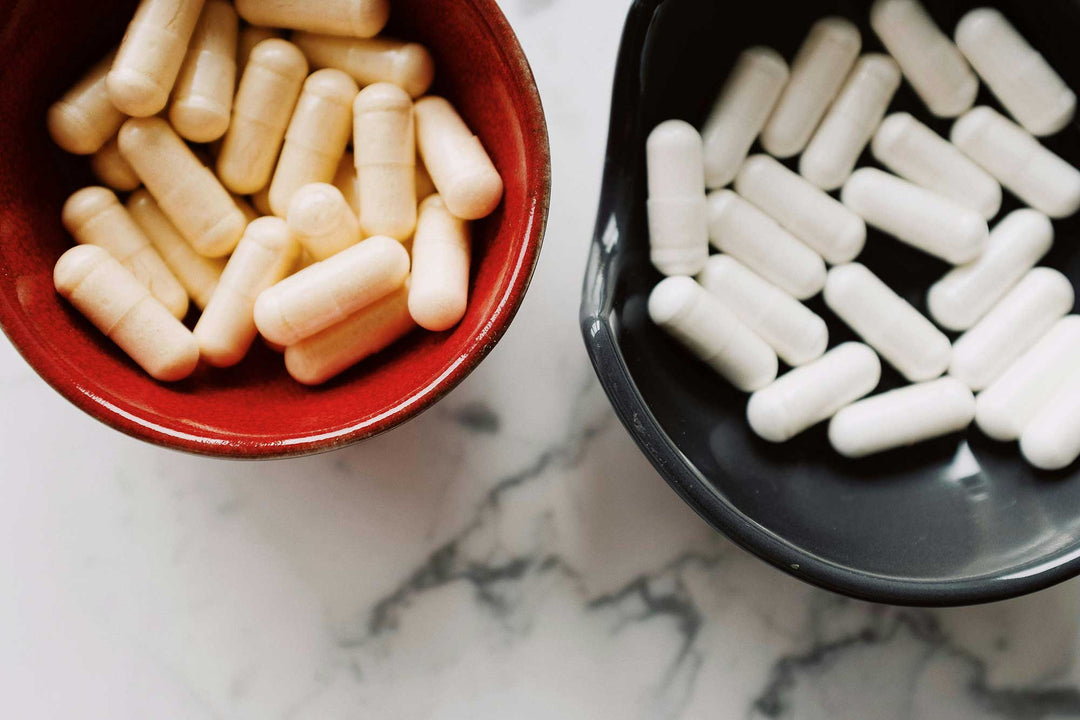 d mannose capsules in ceramic bowls